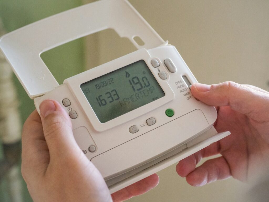 How to Troubleshoot a Non-Responsive HVAC Thermostat